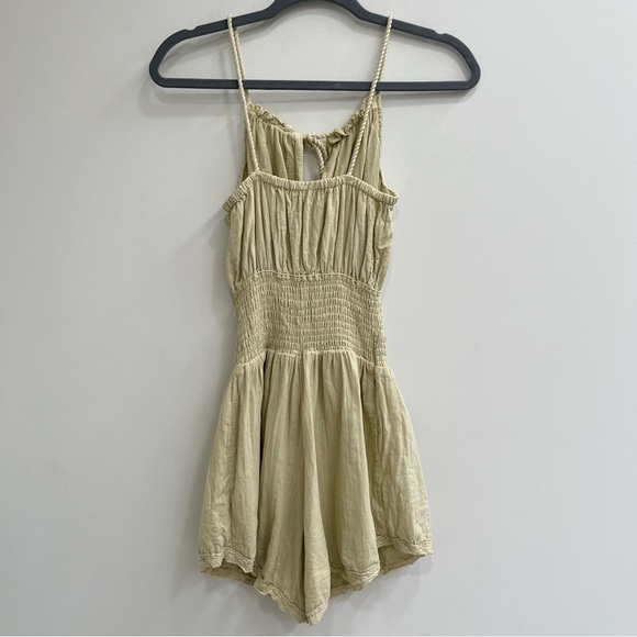 NWT Jens Pirate Booty Gauzy Cotton Smocked Cut Out Romper Celery Green Size XS - Picture 3 of 9